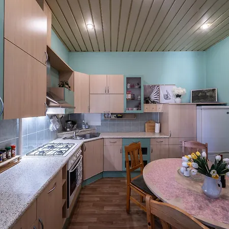 Alunana Premium & Fireplace In Art Nouveau District, 63 Sqm, 1870s, Self Check-in Apartment Riga