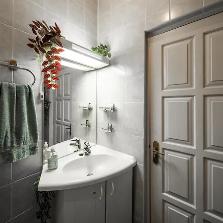 Alunana Premium & Fireplace In Art Nouveau District, 63 Sqm, 1870s, Self Check-in Apartmán