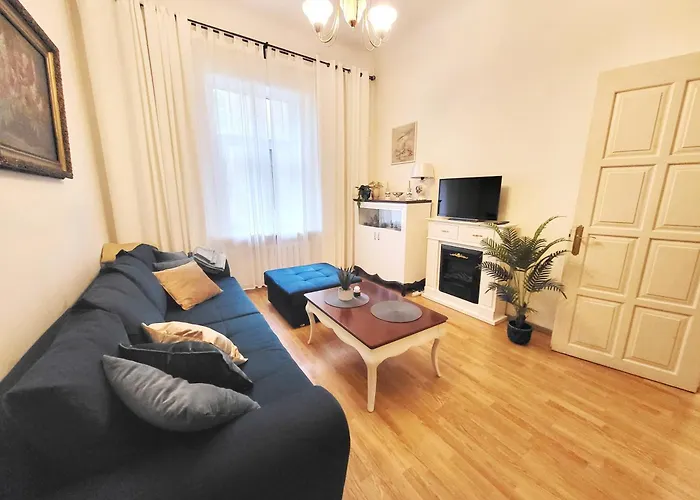 Alunana Premium & Fireplace In Art Nouveau District, 63 Sqm, 1870s, Self Check-in Apartment Riga