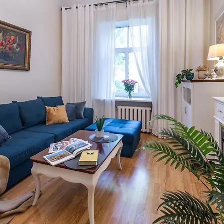 Daire Alunana Premium & Fireplace In Art Nouveau District, 63 Sqm, 1870s, Self Check-in Riga